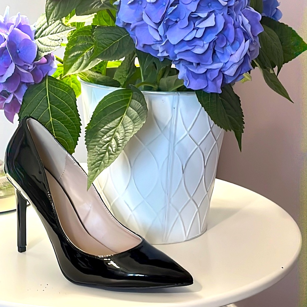 NWT Black Heels by Le Chateu